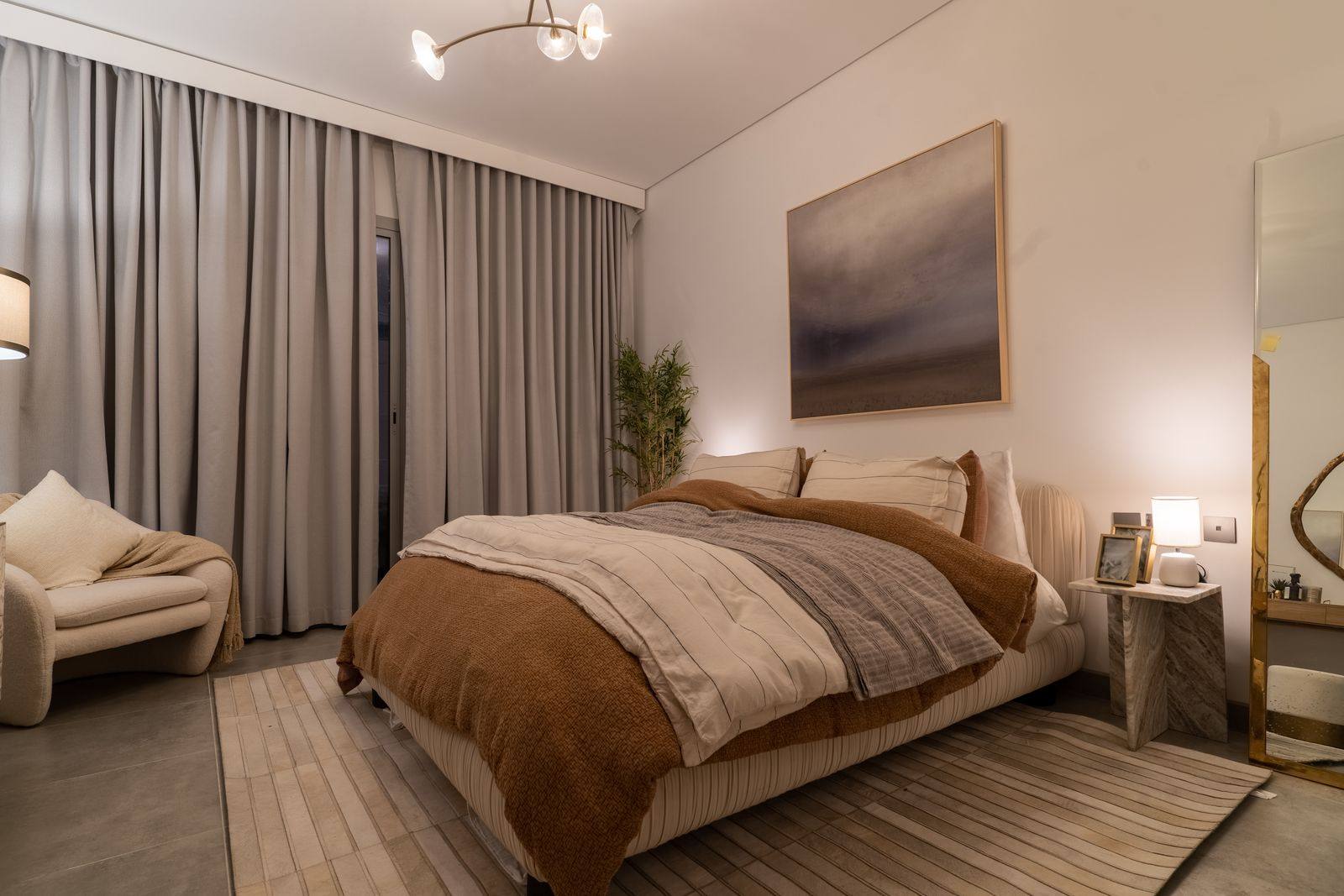 Al Alyaa show apartment master bedroom